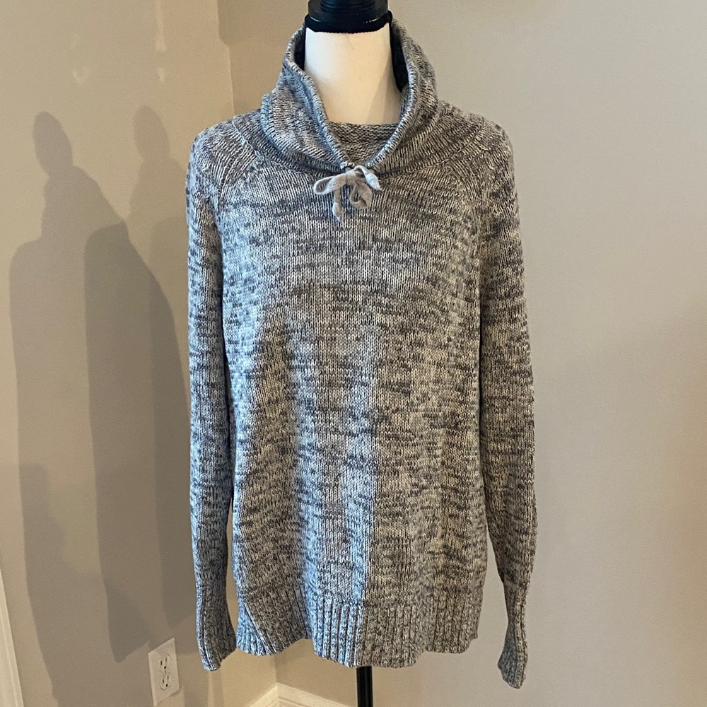 Athleta cowl neck 100% merino extra fine wool sweater marled grey large
